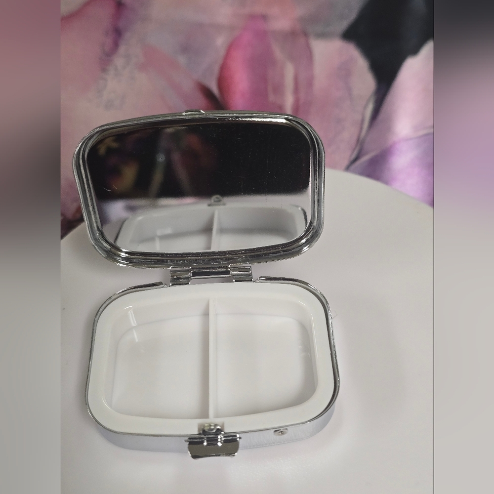 🆕️💊☠️SUGAR SKULL PORTABLE METAL PILL BOX ORGANIZER WITH MIRROR☠️💊 - Picture 11 of 13